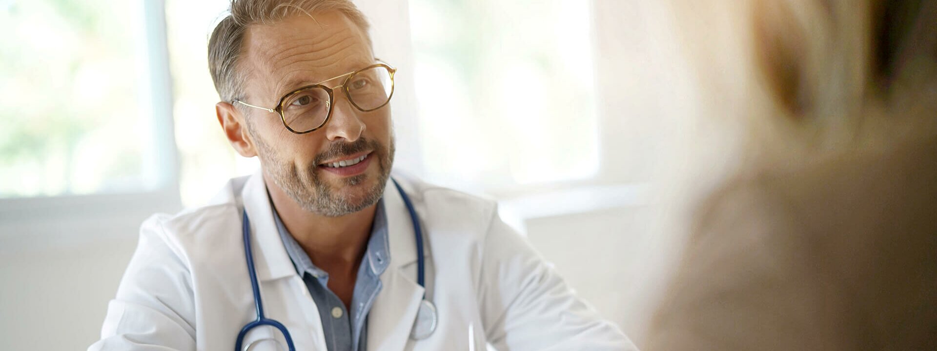 Arzt im Patientengespräch
